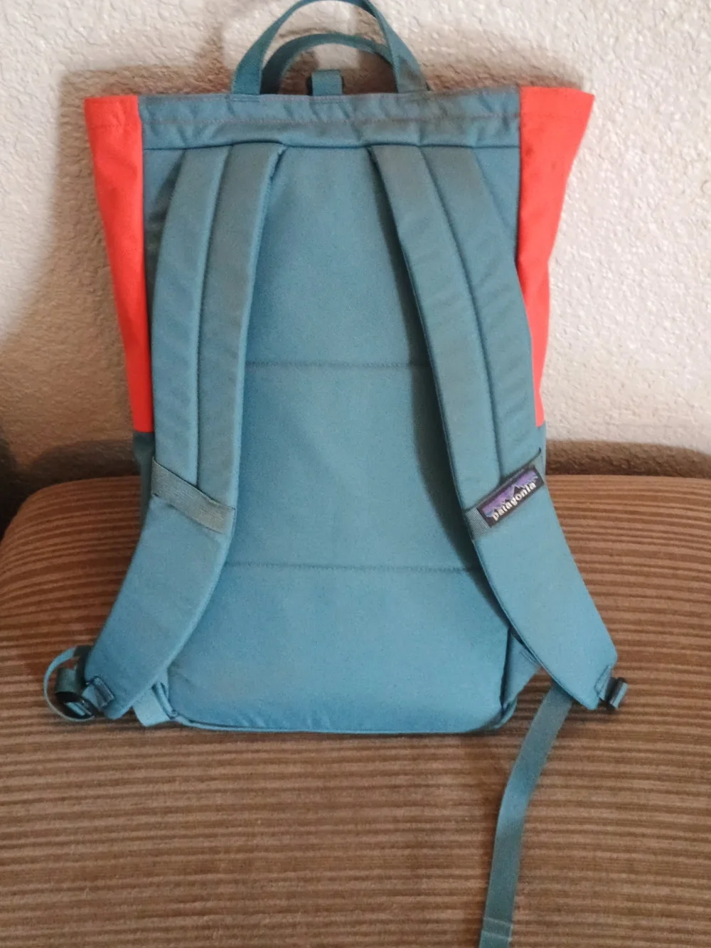 Patagonia Two-Tone Coral and Teal Backpack - Picture 2 of 9